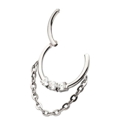 Titanio grado implante. Clicker con tres brillos clear y cadena