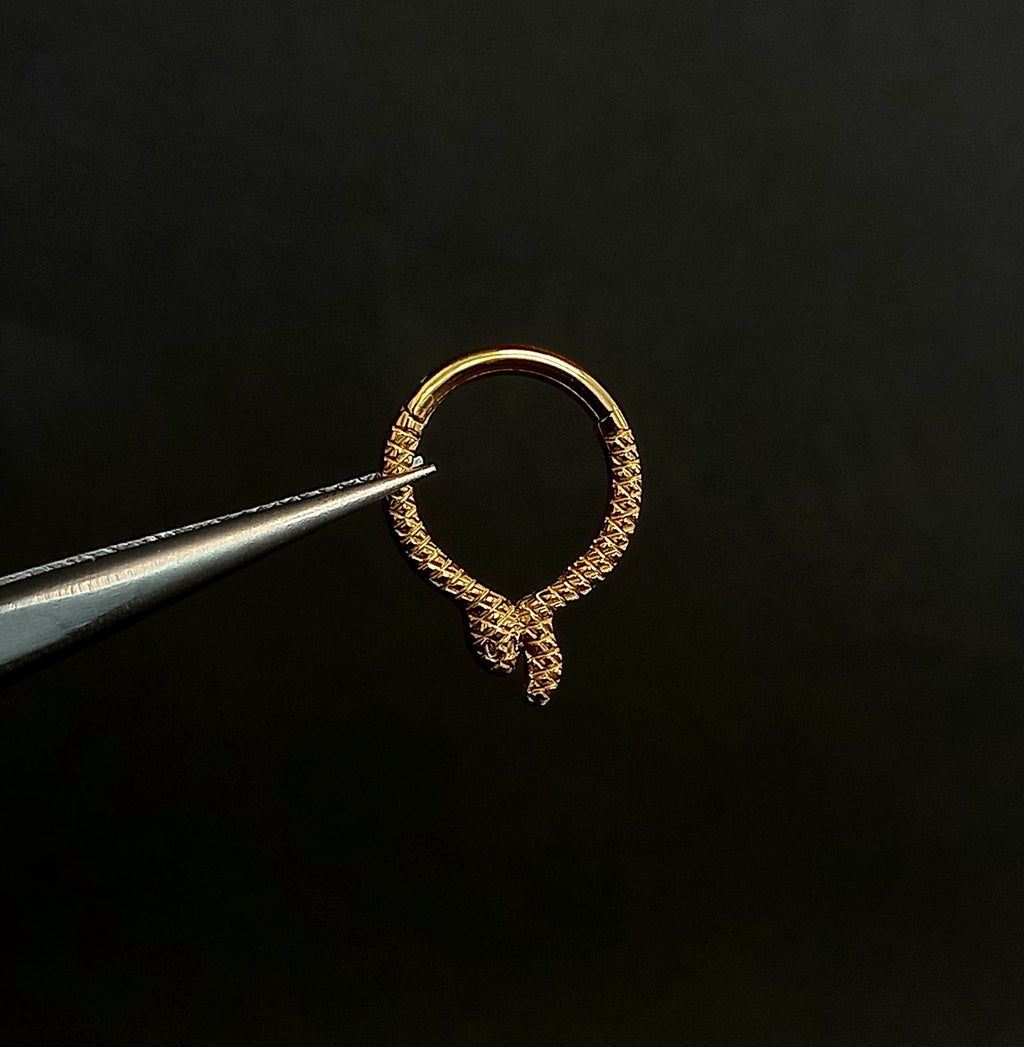 Argolla clicker serpiente PVD en Oro de 24K