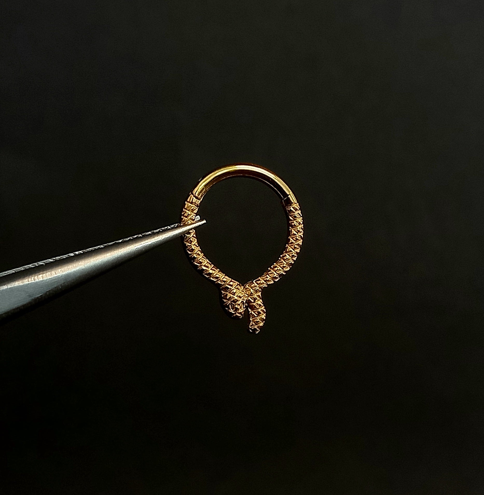 Argolla clicker serpiente PVD en Oro de 24K