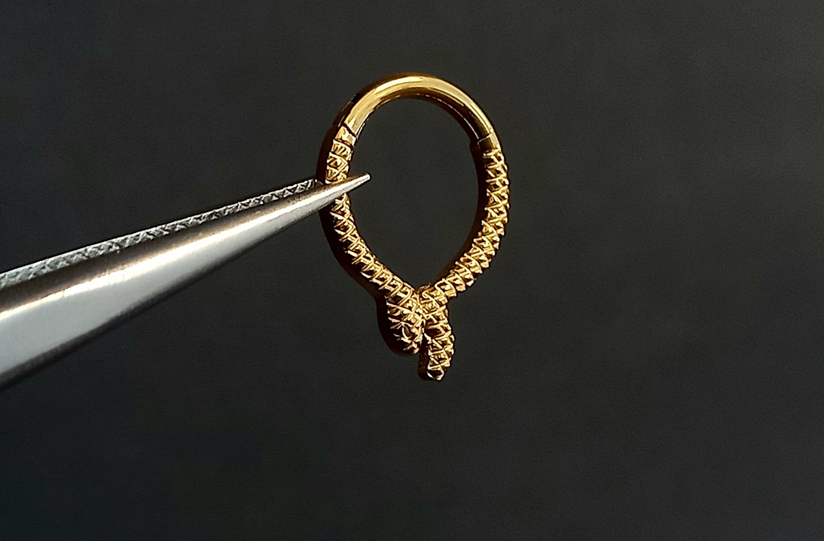 Argolla clicker serpiente PVD en Oro de 24K