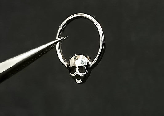 Titanio grado implante. Clicker calavera