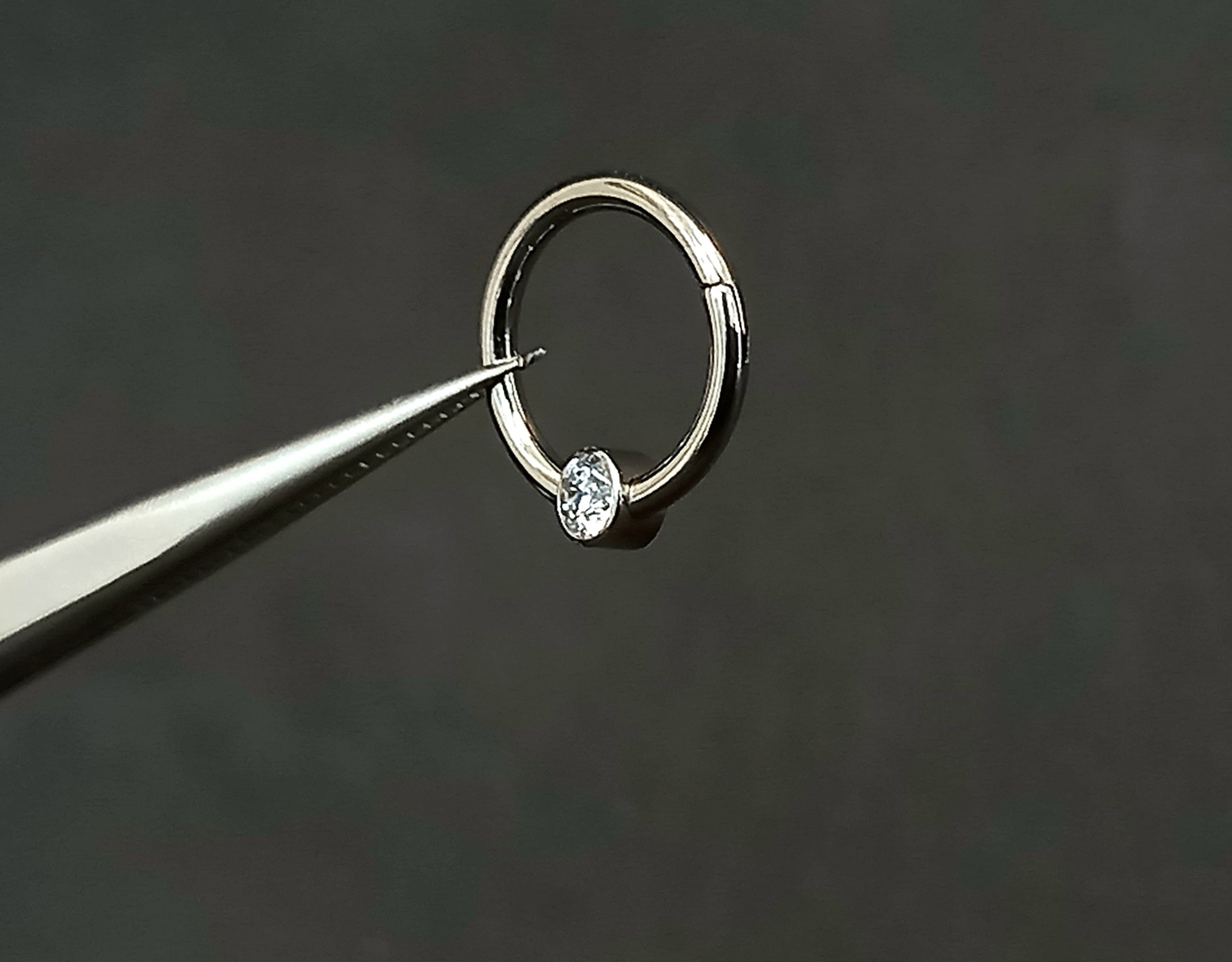 Argolla clicker brillo central clear