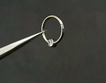 Titanio grado implante. Clicker brillo central clear