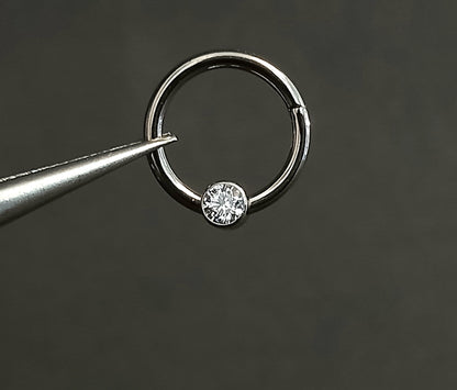 Titanio grado implante. Clicker brillo central clear