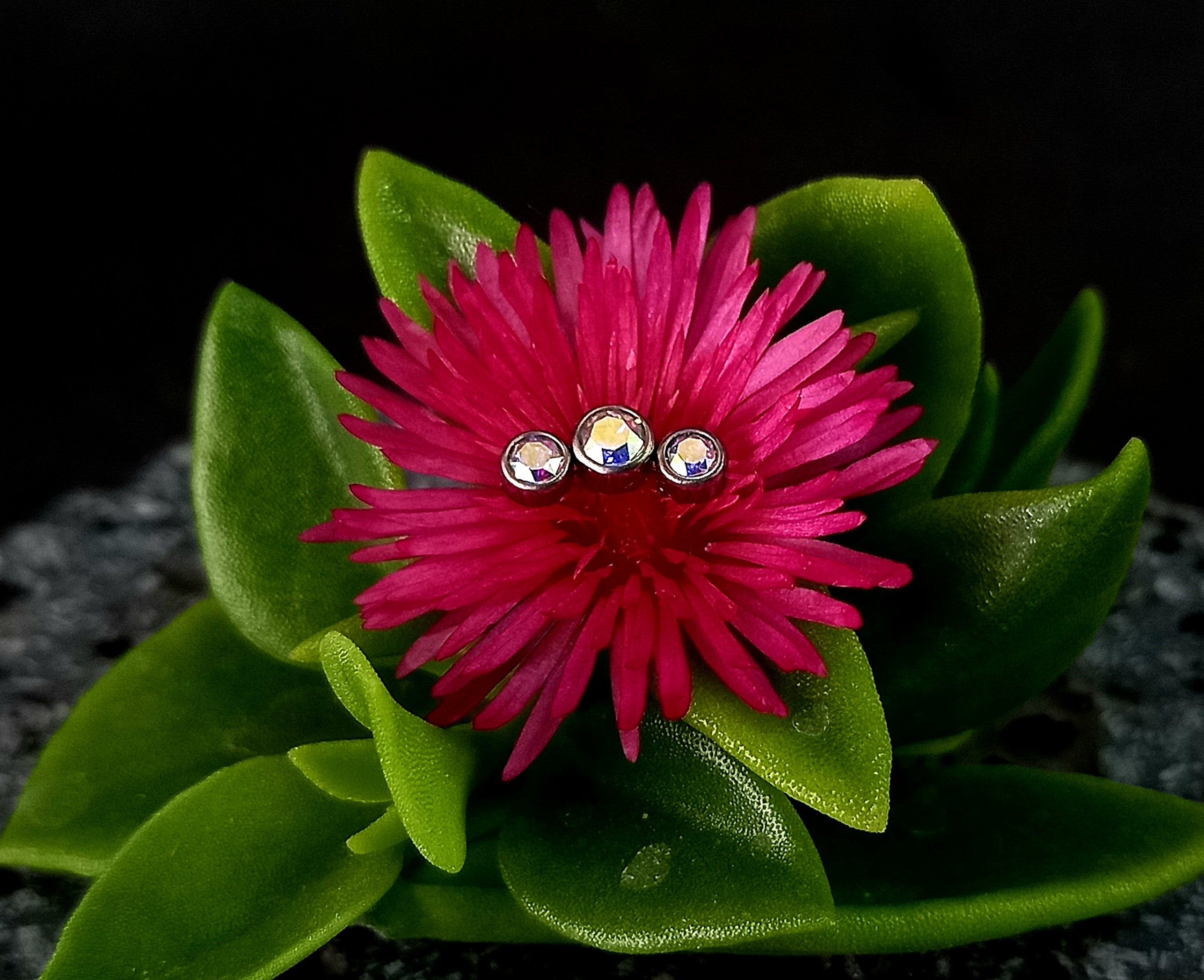 Media luna triple cristal Swarovski Aurora boreal - titanio grado implante ASTM F-136