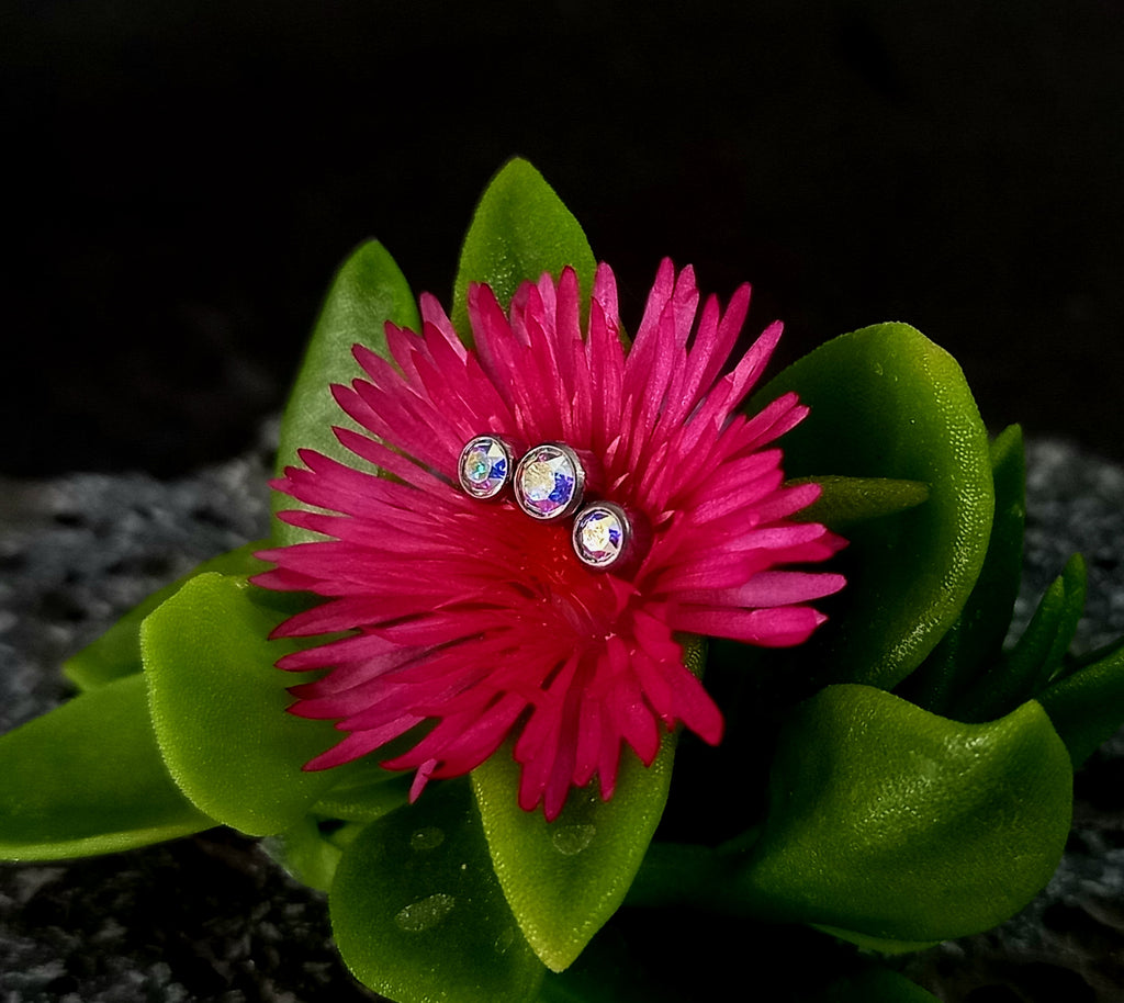 Media luna triple cristal Swarovski Aurora boreal - titanio grado implante ASTM F-136