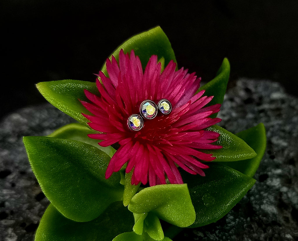 Media luna triple cristal Swarovski Aurora boreal - titanio grado implante ASTM F-136