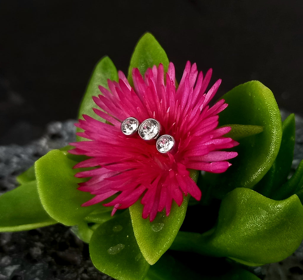 Media luna triple cristal Swarovski clear - titanio grado implante ASTM F-136