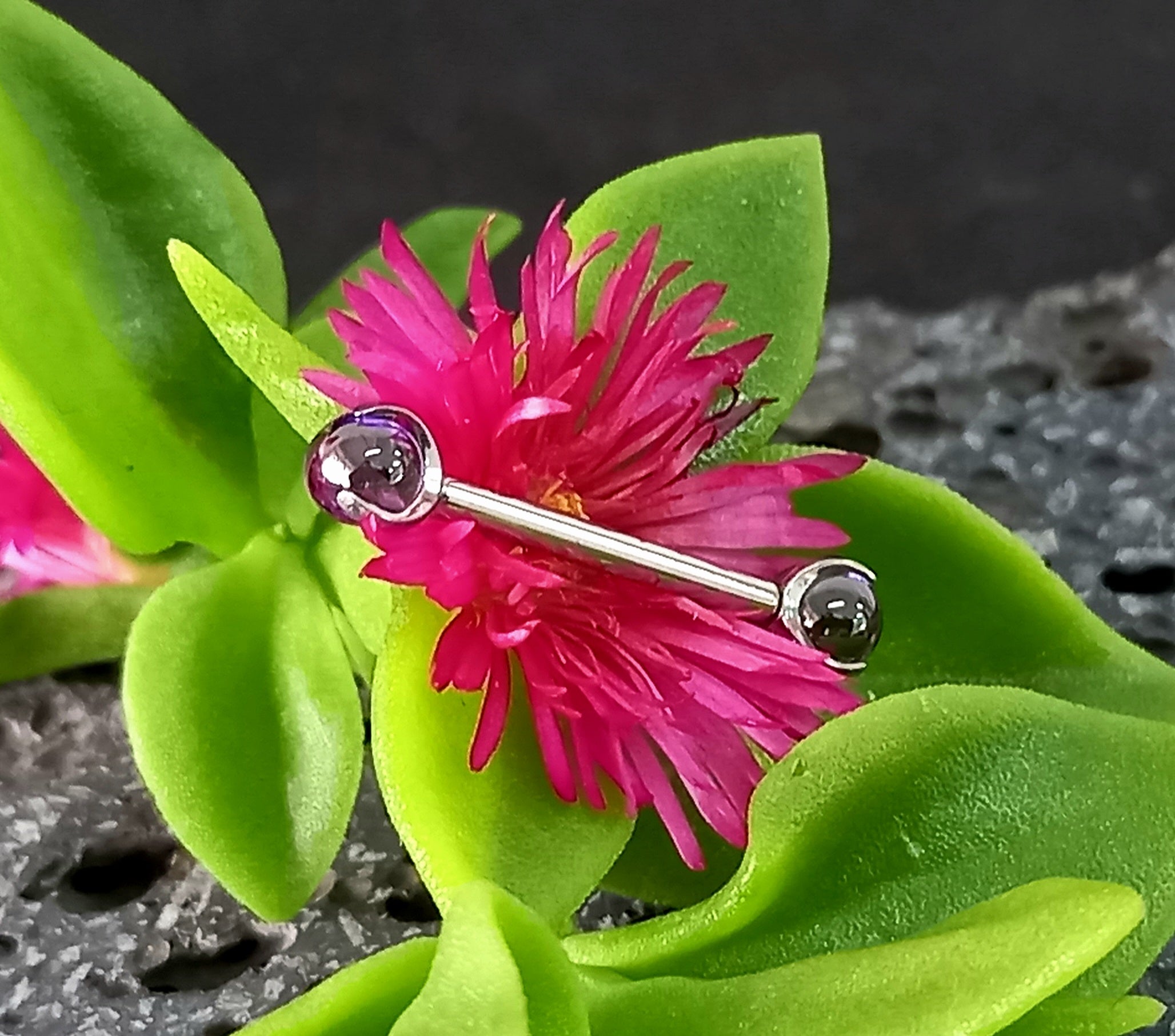 Barbell con esfera amatista  - titanio grado implante ASTM F-136