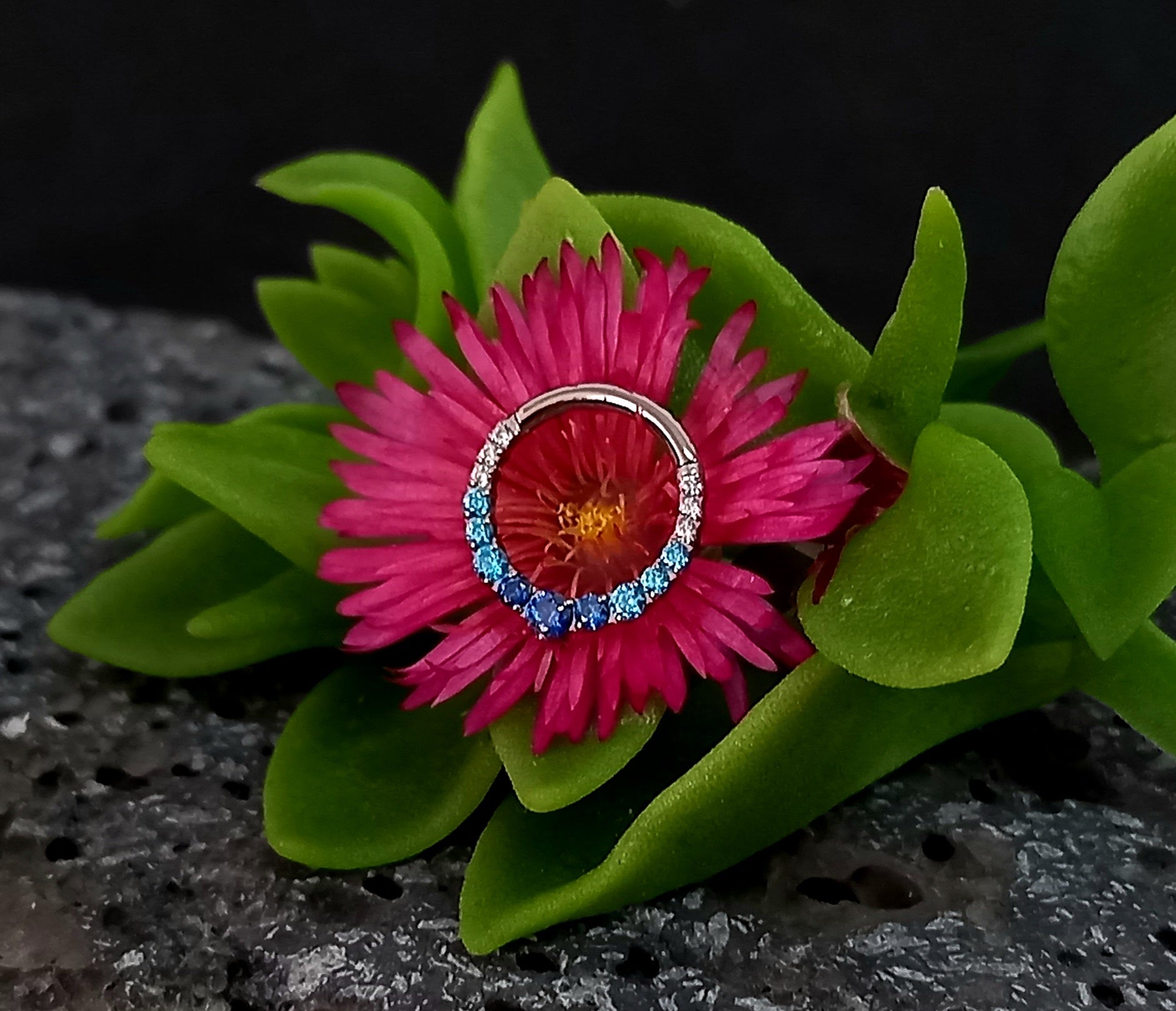 Argolla clicker zircones azules en degrade