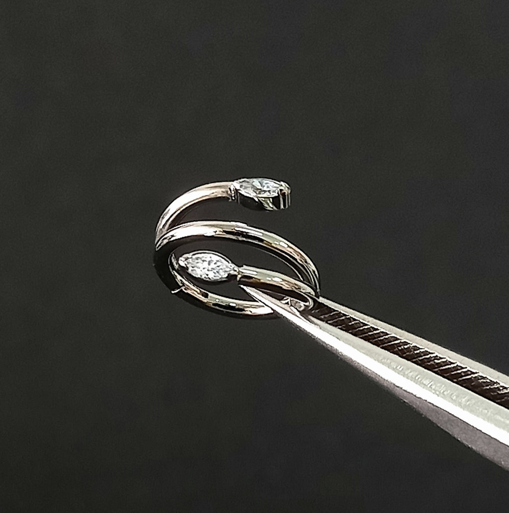 Argolla clicker espiral con brillo en puntas