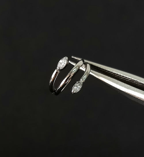 Argolla clicker espiral con brillo en puntas