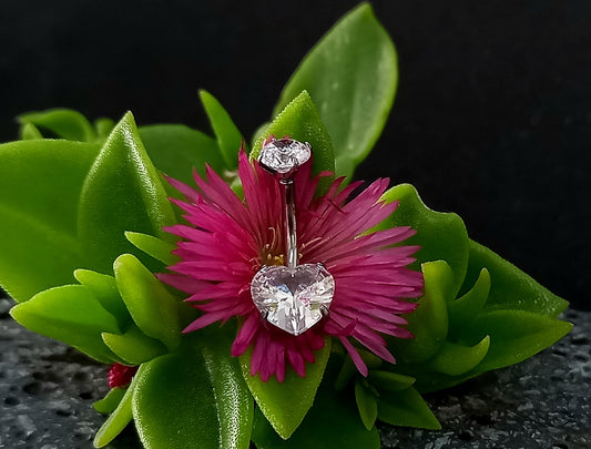 Titanio grado implante. Navel CZ corazon clear