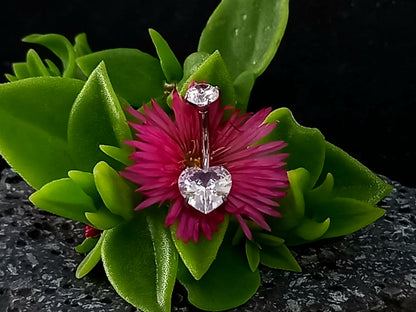 Titanio grado implante. Navel CZ corazon clear
