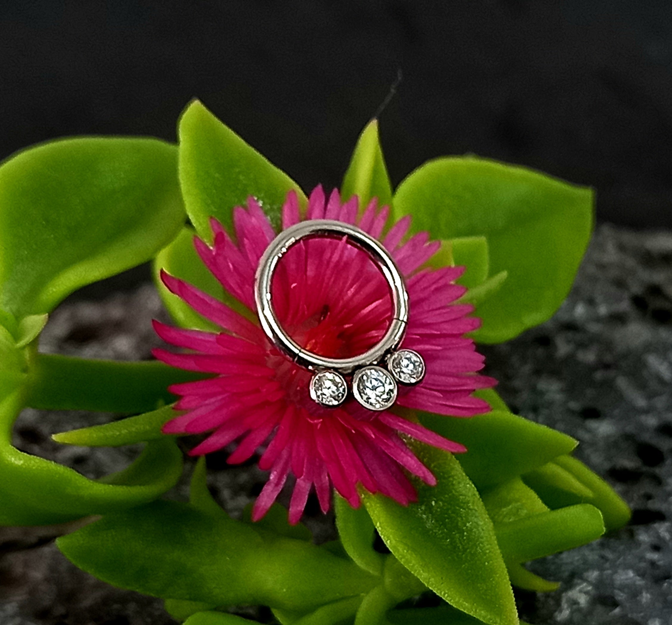 Argolla clicker con 3 cristal Swarovski