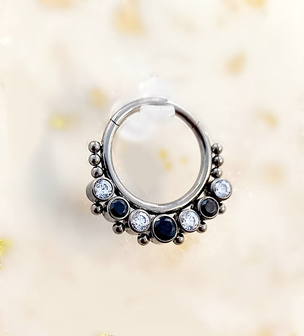 Argolla clicker 7 racimos piedra negra y clear