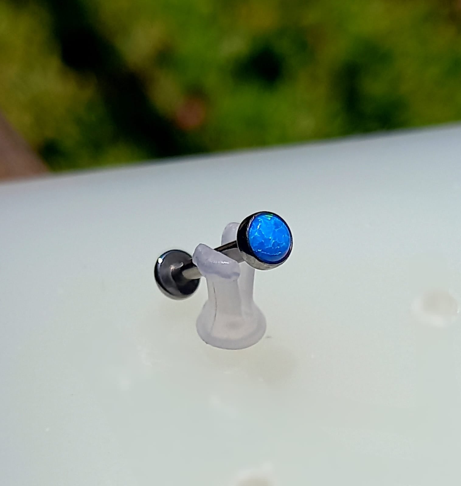 Ópalo azul 4mm - titanio grado implante ASTM F-136