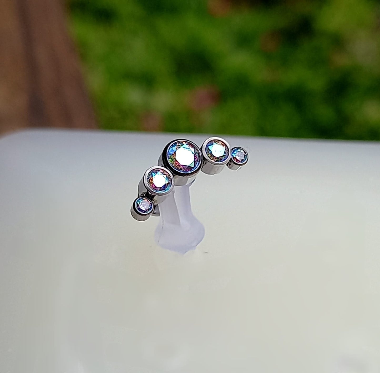 Media luna 5 cristales Aurora boreal  - titanio grado implante ASTM F-136