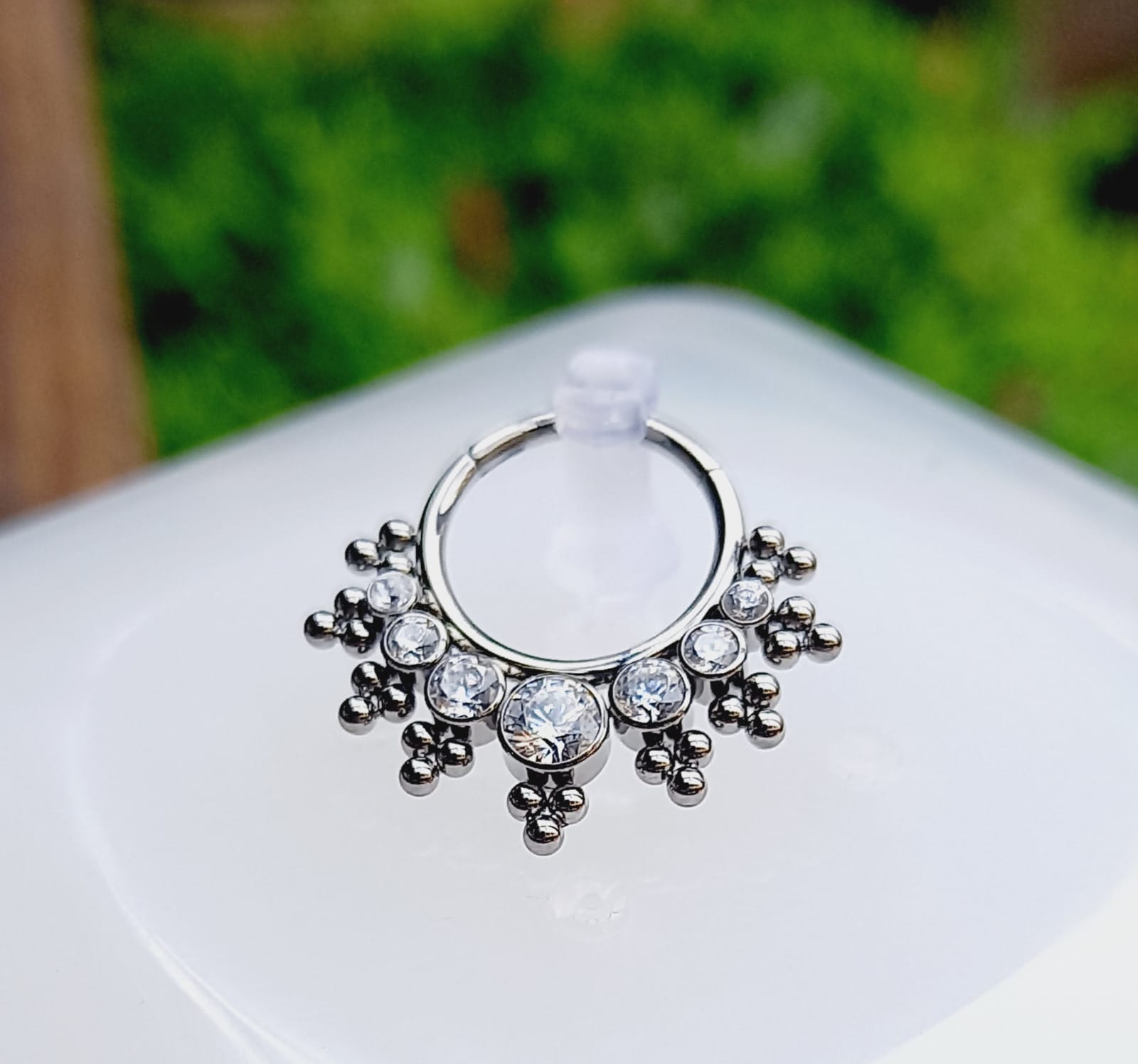 Argolla clicker racimo con 7 brillos en cascada