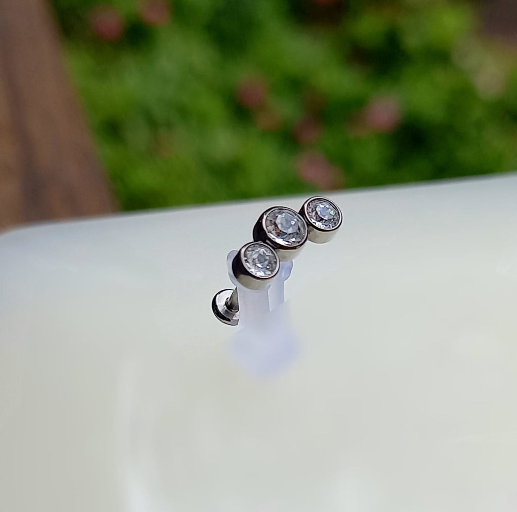 Media luna triple cristal Swarovski clear - titanio grado implante ASTM F-136