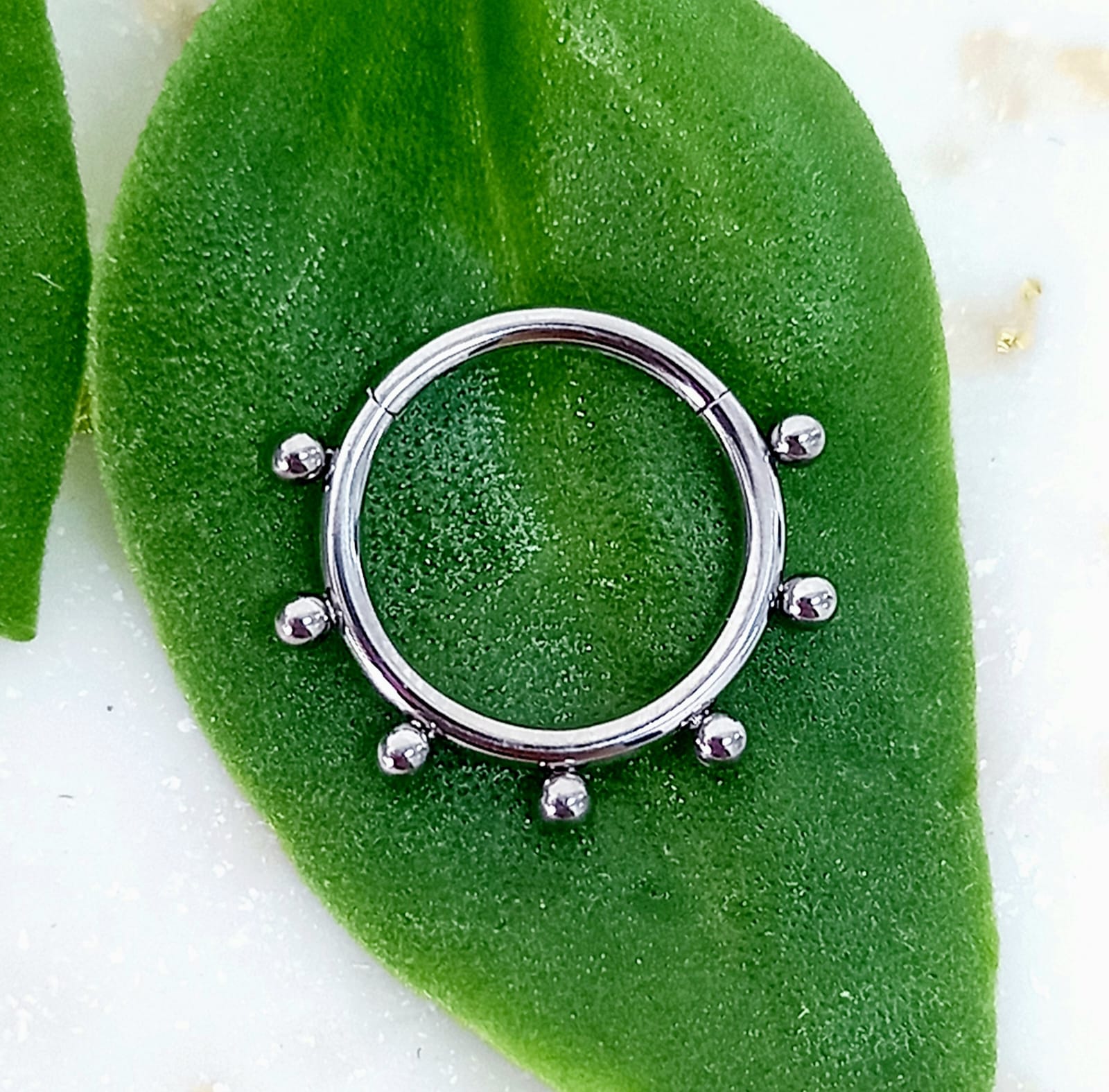 Argolla clicker 7 cuentas decorativas exteriores