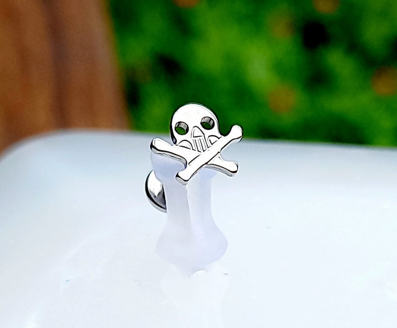 Calavera con huesitos - titanio grado implante ASTM F-136