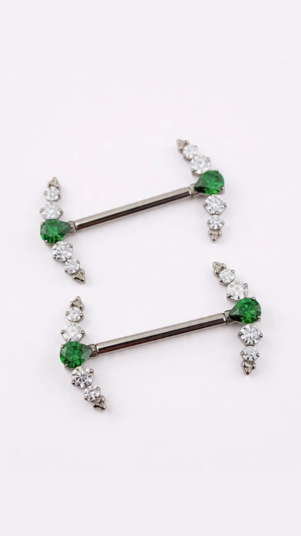 Titanio grado implante. Nipple media luna centro esmeralda