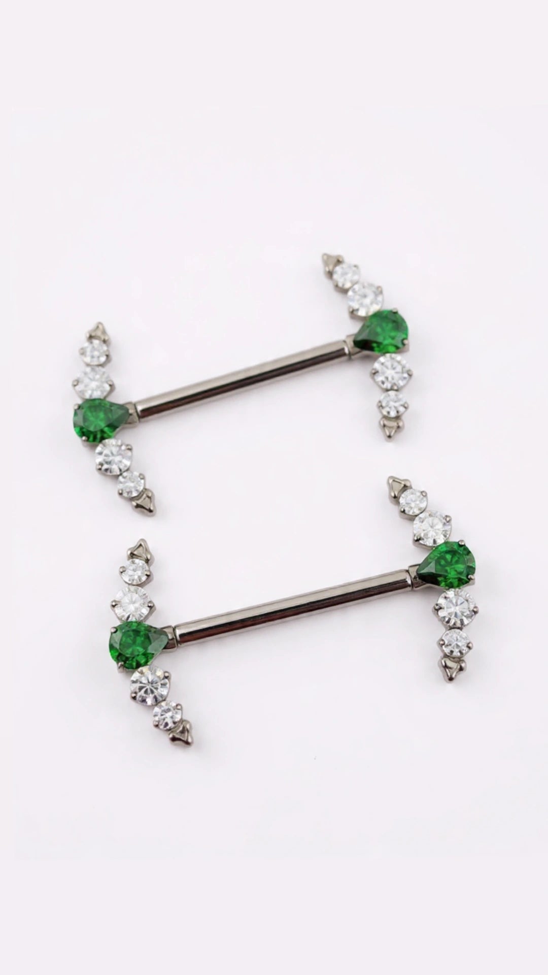 Titanio grado implante. Nipple media luna centro esmeralda