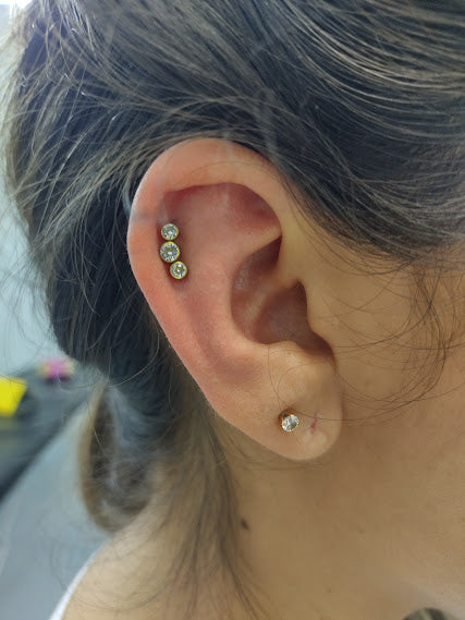 Media luna triple cristal Swarovski clear - titanio grado implante ASTM F-136