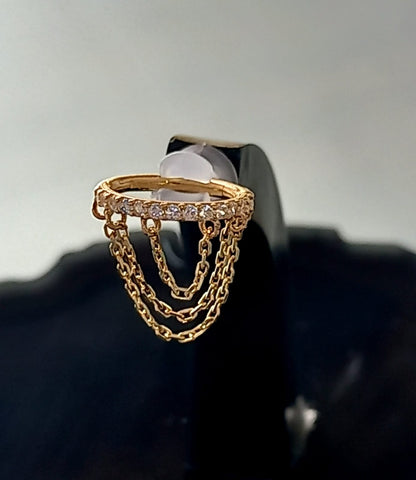 Oro 14k. Clicker brillos lateral con conjunto de tres cadenas colgantes
