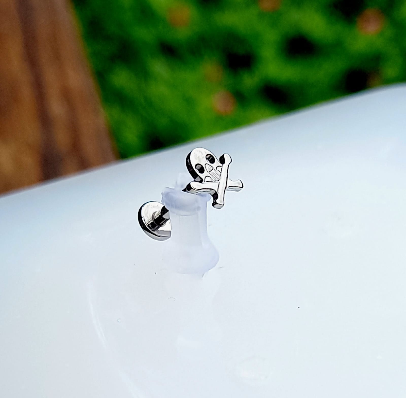 Calavera con huesitos - titanio grado implante ASTM F-136