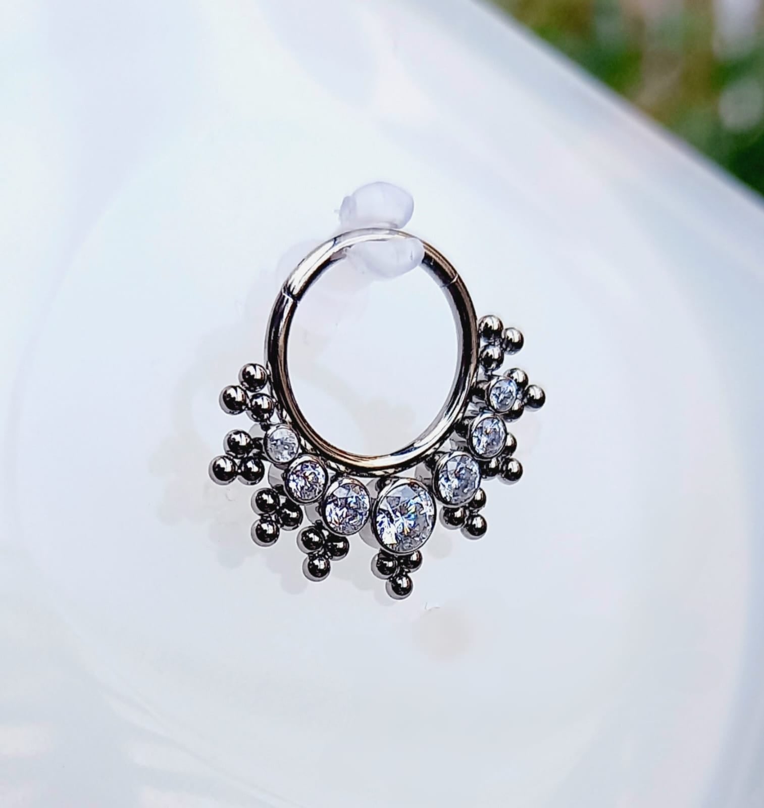 Argolla clicker racimo con 7 brillos en cascada