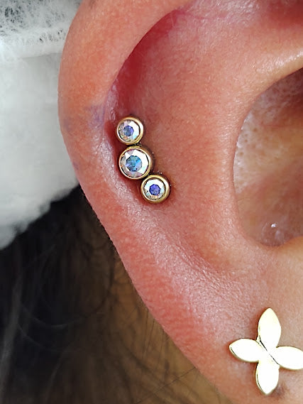 Media luna triple cristal Swarovski Aurora boreal - titanio grado implante ASTM F-136